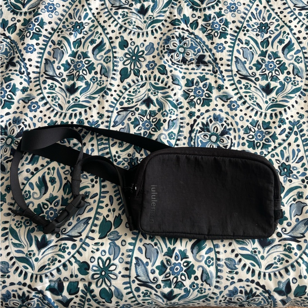 Lululemon belt bag
